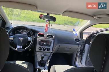 Хэтчбек Ford Focus 2010 в 