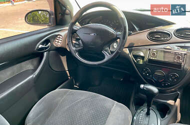 Хэтчбек Ford Focus 2002 в 