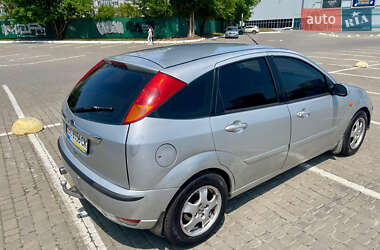 Хэтчбек Ford Focus 2002 в 