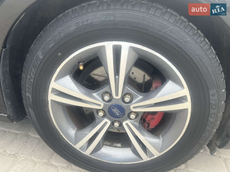 Хэтчбек Ford Focus 2014 в Нововолынске