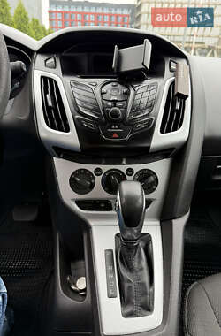 Хэтчбек Ford Focus 2013 в 