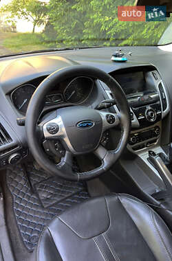 Хэтчбек Ford Focus 2012 в 