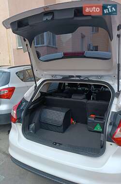 Хэтчбек Ford Focus 2012 в 