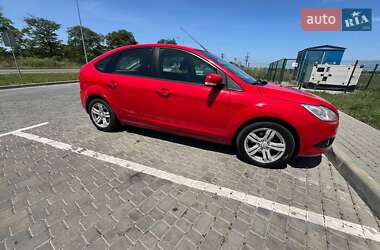 Хэтчбек Ford Focus 2011 в 