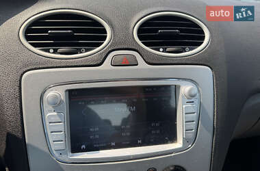 Хэтчбек Ford Focus 2007 в 