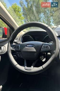 Седан Ford Focus 2015 в 