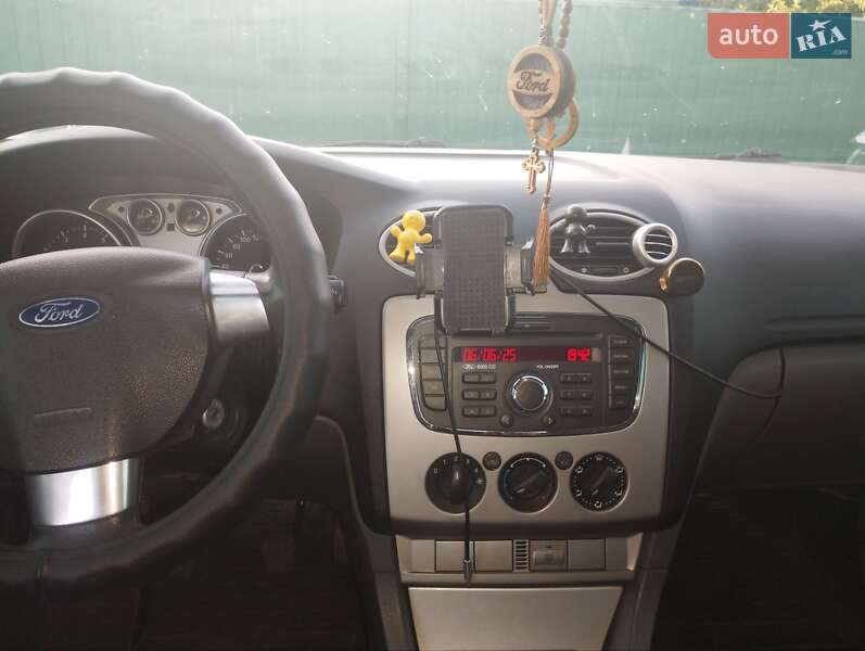 Седан Ford Focus 2010 в Карловке фото 4 Седан Ford Focus 2010 в Карловке