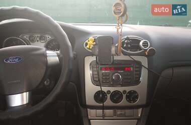Седан Ford Focus 2010 в 