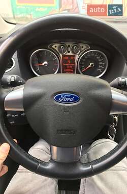 Купе Ford Focus 2010 в 