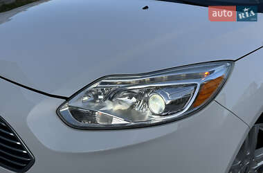 Хэтчбек Ford Focus 2012 в 