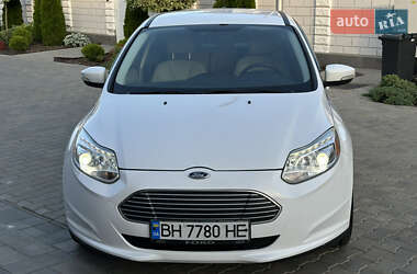 Хэтчбек Ford Focus 2012 в 