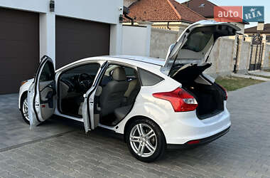 Хэтчбек Ford Focus 2012 в 