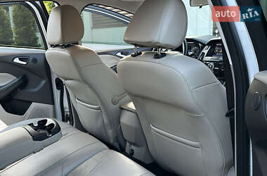 Хэтчбек Ford Focus 2012 в 