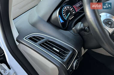 Хэтчбек Ford Focus 2012 в 