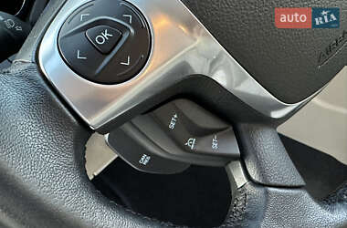 Хэтчбек Ford Focus 2012 в 