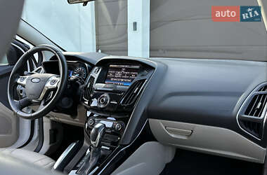 Хэтчбек Ford Focus 2012 в 