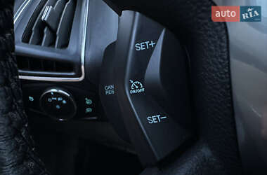 Хэтчбек Ford Focus 2012 в 