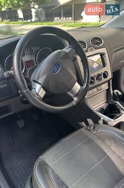 Хэтчбек Ford Focus 2010 в 