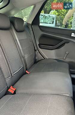 Хэтчбек Ford Focus 2010 в 