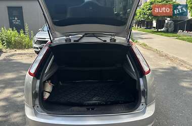 Хэтчбек Ford Focus 2010 в 