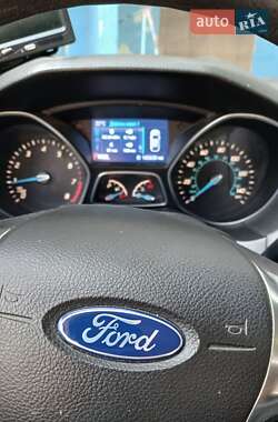 Седан Ford Focus 2014 в 