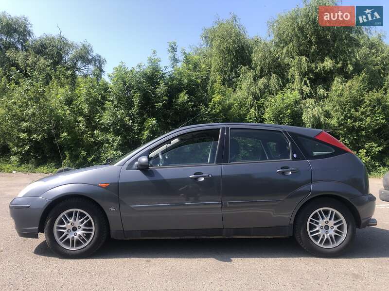 Хэтчбек Ford Focus 2003 в 