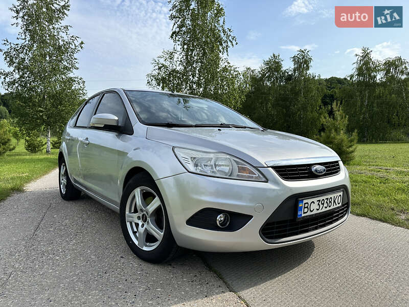 Хэтчбек Ford Focus 2010 в 