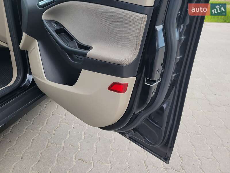 Седан Ford Focus 2012 в Дублянах