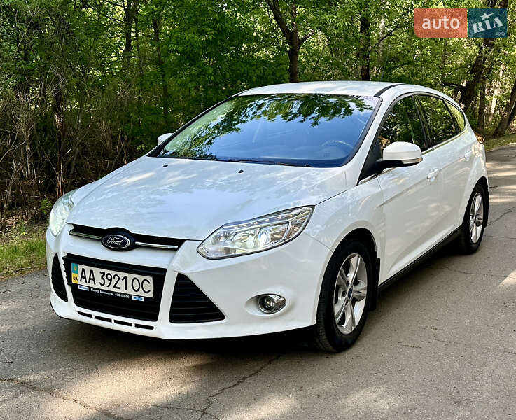 Хэтчбек Ford Focus 2013 в 