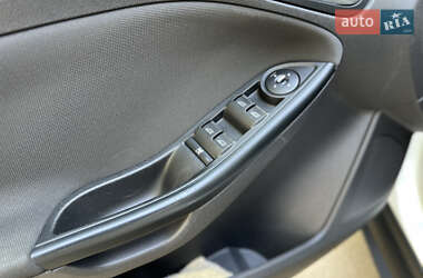 Хэтчбек Ford Focus 2013 в 