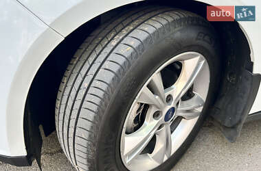 Хэтчбек Ford Focus 2013 в 