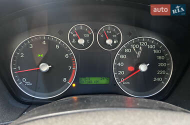 Хэтчбек Ford Focus 2006 в 