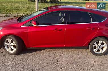 Хэтчбек Ford Focus 2011 в 
