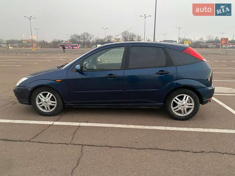 Хэтчбек Ford Focus 2002 в 