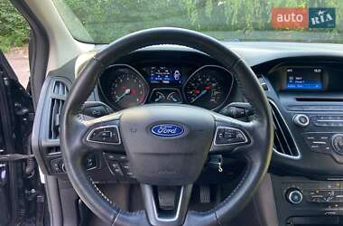 Седан Ford Focus 2015 в 