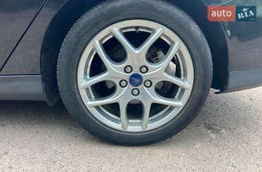 Седан Ford Focus 2015 в 