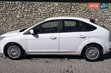 Хэтчбек Ford Focus 2011 в 