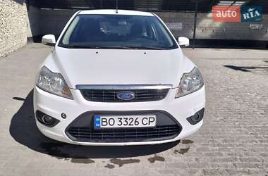 Хэтчбек Ford Focus 2011 в 