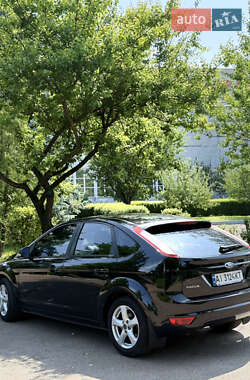 Хэтчбек Ford Focus 2011 в 