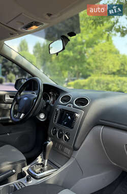 Хэтчбек Ford Focus 2011 в 