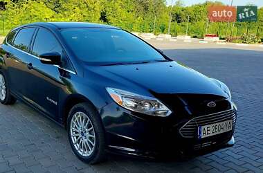 Хэтчбек Ford Focus 2012 в 