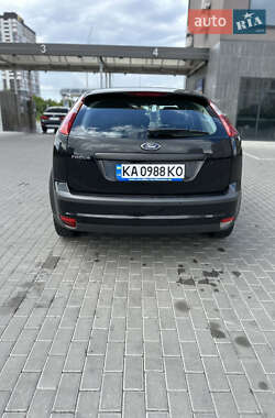 Хэтчбек Ford Focus 2005 в 