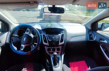Хэтчбек Ford Focus 2012 в 