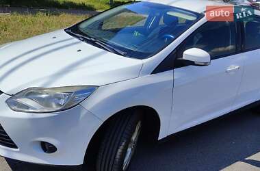 Хэтчбек Ford Focus 2012 в 
