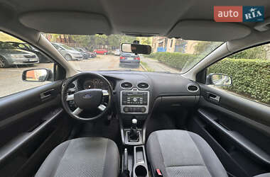 Хэтчбек Ford Focus 2005 в 