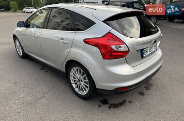 Хэтчбек Ford Focus 2013 в 