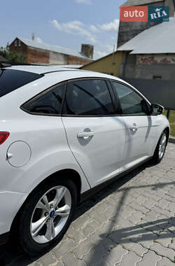 Седан Ford Focus 2012 в 