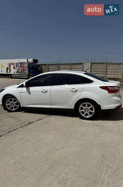 Седан Ford Focus 2014 в 
