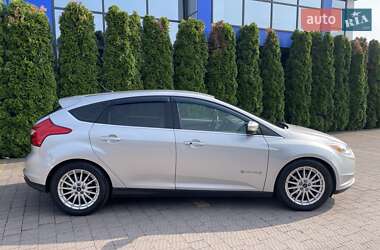 Хэтчбек Ford Focus 2013 в 