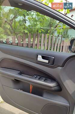 Хэтчбек Ford Focus 2005 в 